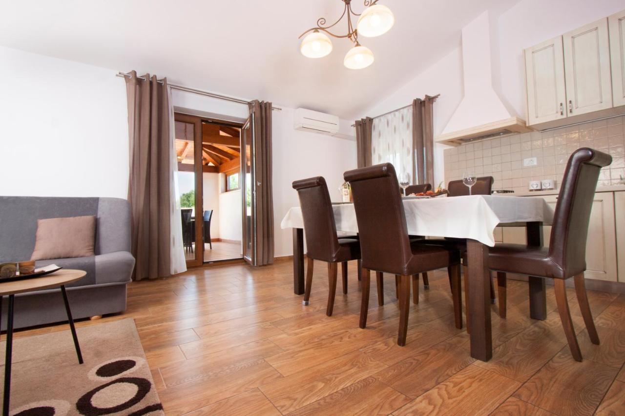 Apartman Lucija Appartamento Vižinada Esterno foto